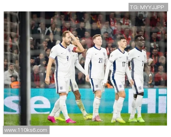 英格兰足球明星崛起：哈里凯恩、福登与拉什福德引领新时代的荣耀与挑战