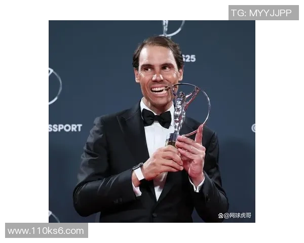 足球之夜璀璨星光聚焦传奇球员荣誉与精彩瞬间 足球之夜璀璨星光聚焦传奇球员荣誉与精彩瞬间